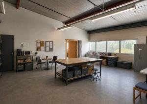 Surface d'atelier-show-room idéalement situé dans zone en périphérie de Bussigny