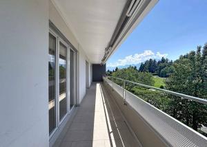 Lumineux 3.5 pièces de 77.5  m2 + grand balcon 17.5 m2
