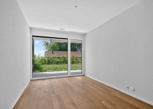 Élégance contemporaine et jardin privatif à deux pas du lac