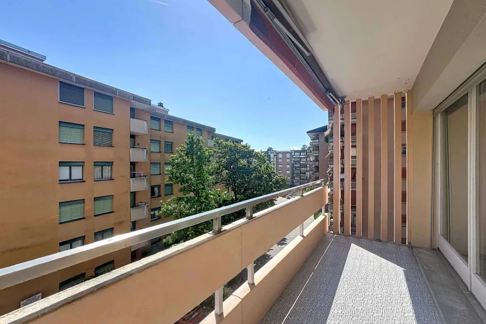 4.5 p de 91 m2 à rénover - 2 balcons  + 1 Garage box 