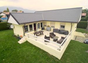 Maison individuelle de 5 pièces avec grand jardin et garage double