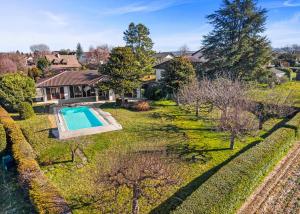 Maison individuelle de plain-pied avec piscine et fort potentiel d'aménagement