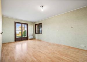 Maison individuelle de plain-pied avec piscine et fort potentiel d'aménagement