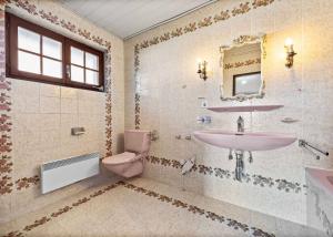 Maison individuelle de plain-pied avec piscine et fort potentiel d'aménagement
