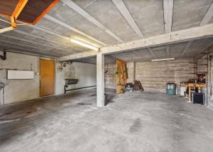 Maison individuelle de plain-pied avec piscine et fort potentiel d'aménagement