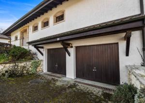 Maison individuelle de plain-pied avec piscine et fort potentiel d'aménagement