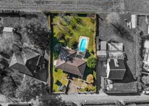 Maison individuelle de plain-pied avec piscine et fort potentiel d'aménagement