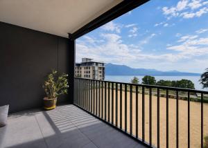 Bel appartement récent de 3.5 pièces avec grand balcon et vue sur le Lac 