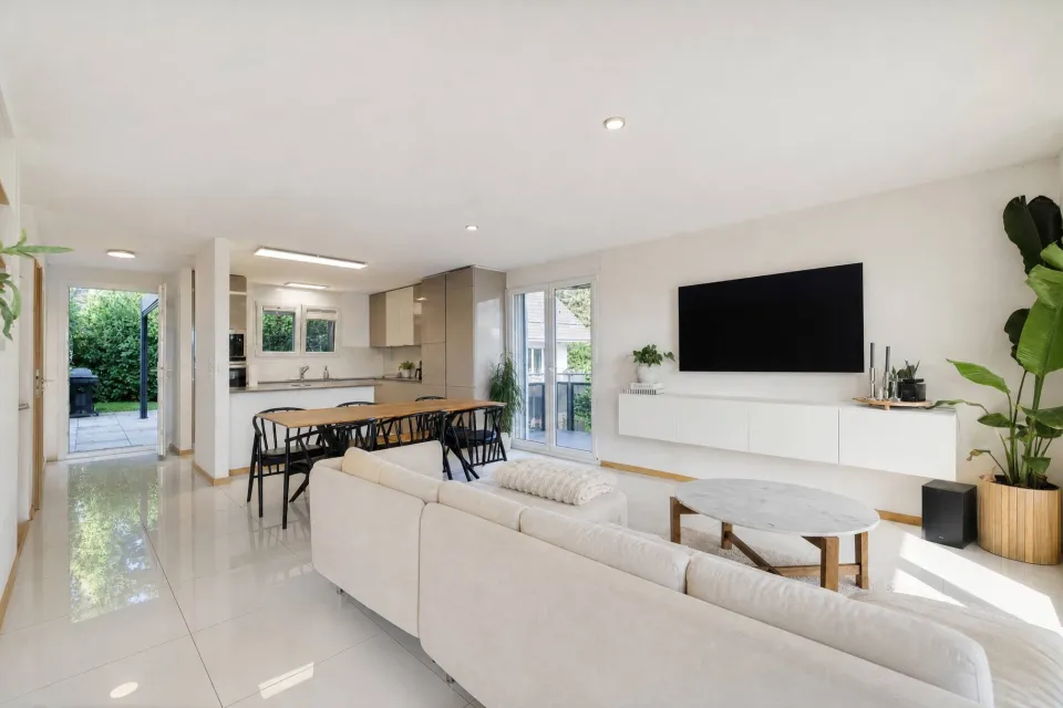 Villa mitoyenne de 5,5 pièces avec espace de jardin privatif de 200m2 