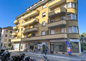 Surface commerciale d'env. 62 m2 avec baies vitrées - Nestlé 45