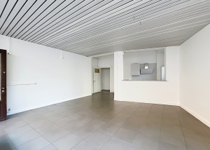 Surface commerciale d'env. 62 m2 avec baies vitrées - Nestlé 45