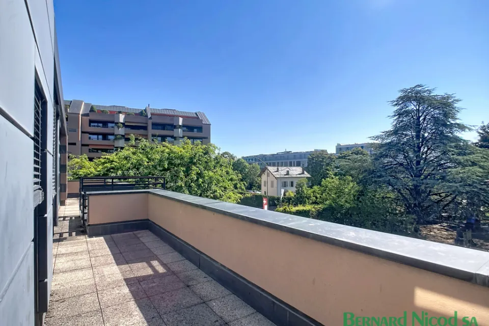 Bureau de 232 m2 idéalement situé au centre de Nyon