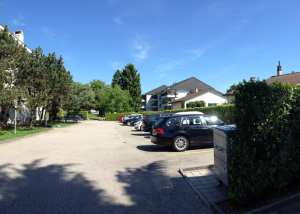 Parking extérieur proche de la gare de Gland
