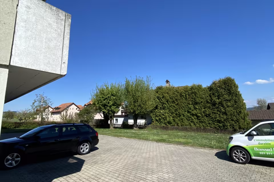 Place de parc extérieure à louer