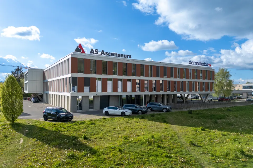 Bureaux spacieux idéalement situés au Mont-sur-Lausanne