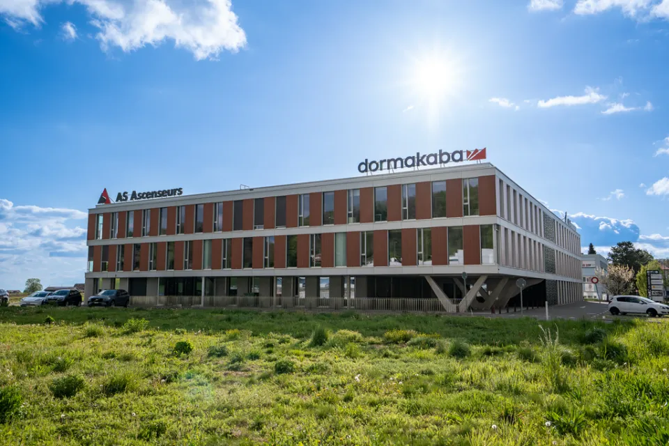 Grande surface de bureaux moderne et modulable