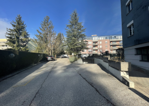 Place de parc intérieure à louer au Mont-sur-Lausanne