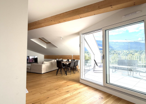 Vallorbe - Joli appartement au dernier étage avec balcon-terrasse