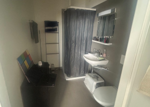 Studio de 28m2 Contact pour visite : 076 803 08 66