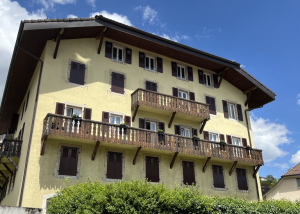 Logement avec terrasse et jardin