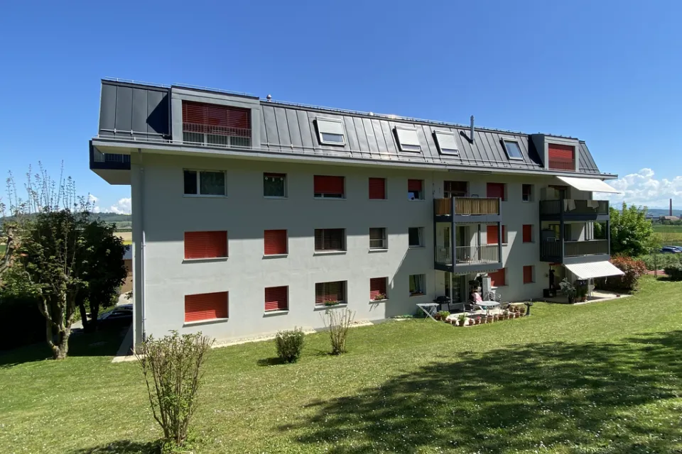 Balcon avec vue dégagée sur la plaine de l'Orbe